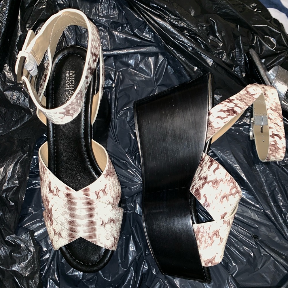 🔴🔴SOLD🔴🔴 Authentic Michael Kors shoes